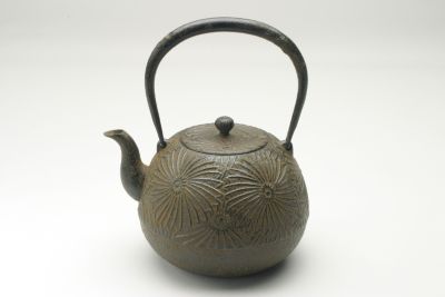 Tamagata Kikumon Artisan Tetsubin